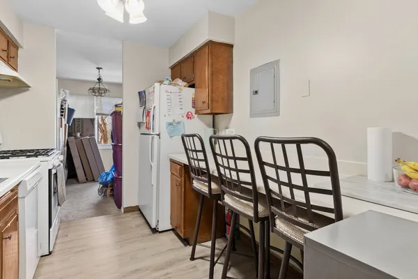 $185,000 | 6818 Roberts Drive, Unit 6, Woodridge, IL 60517
