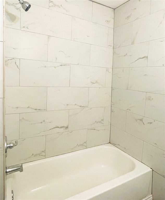 111 Rousseau Street Waxahachie, TX 75165 - Photo 14 of 22 a bathroom with a bathtub