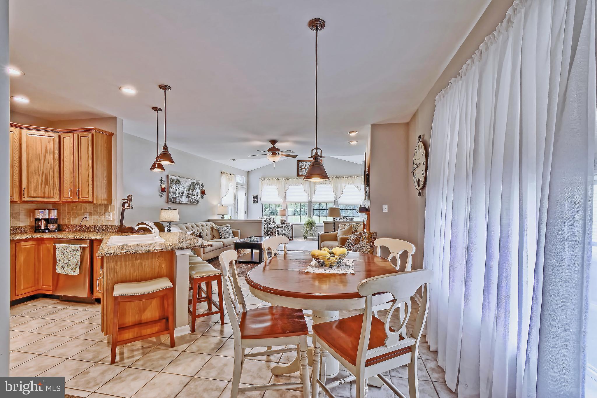 124 Somerfield Road Swedesboro, NJ 08085 - Photo 19 of 37 Kitchen Eat in Area