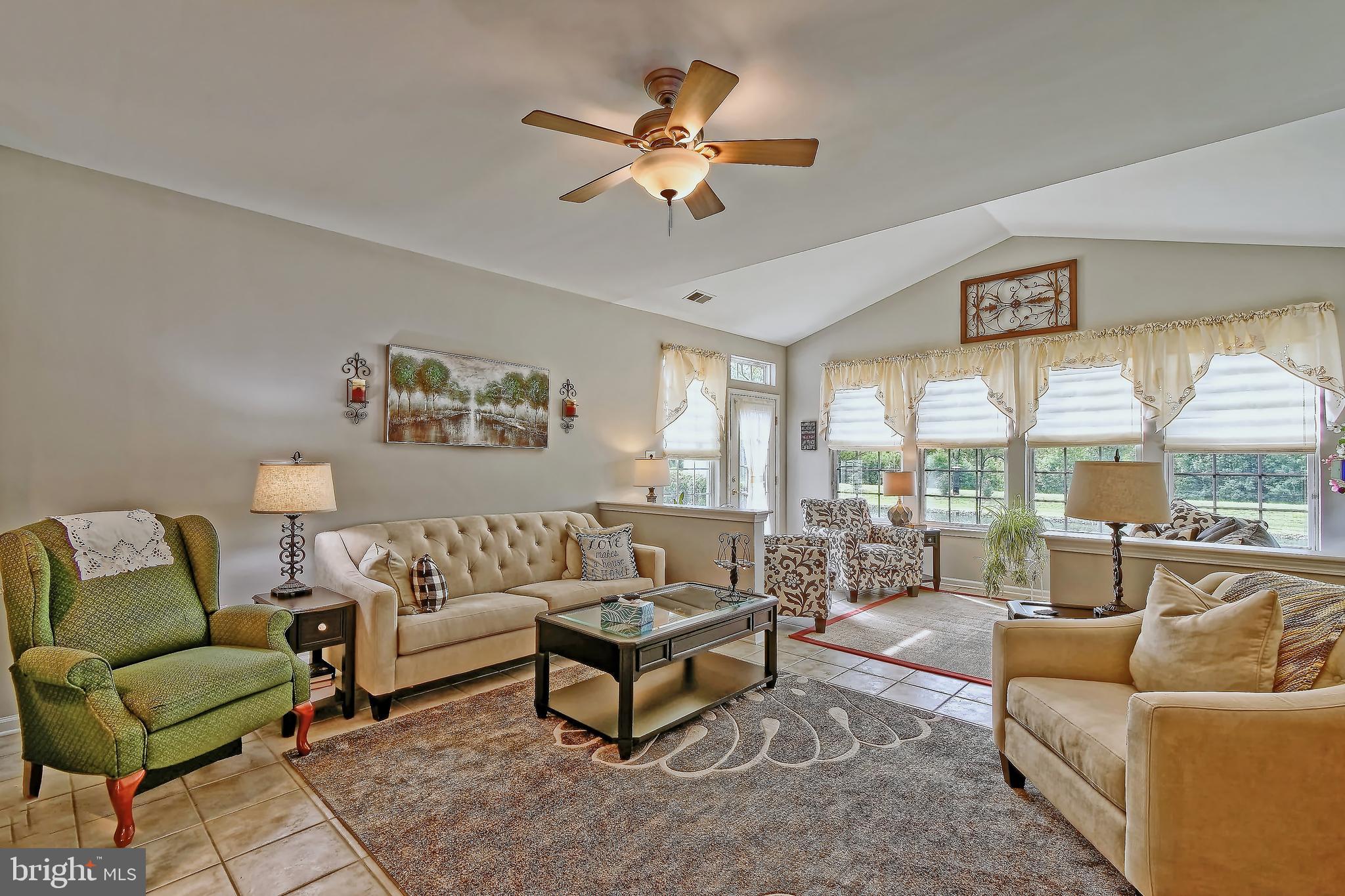 124 Somerfield Road Swedesboro, NJ 08085 - Photo 3 of 37 Living Room
