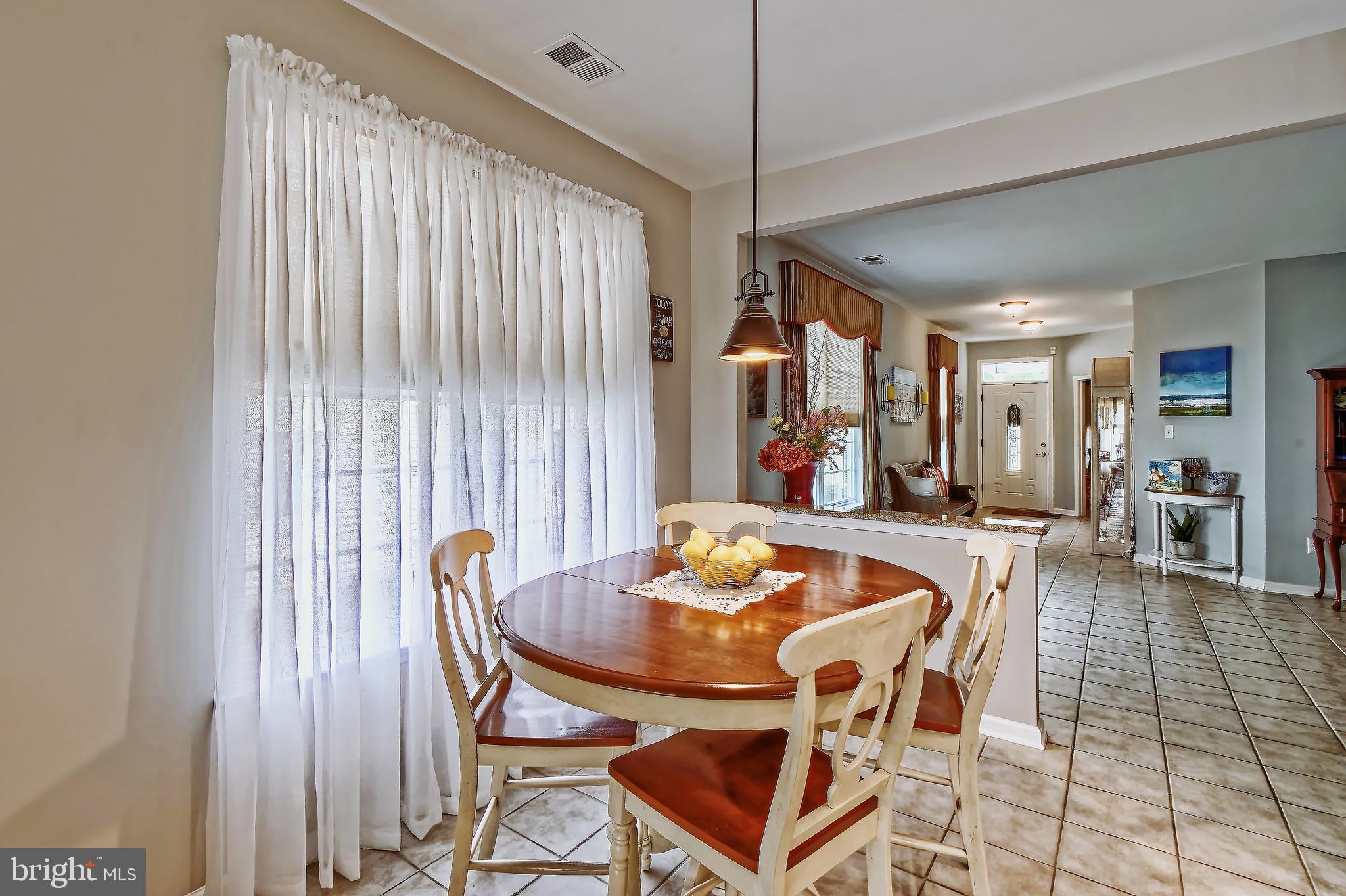 124 Somerfield Road Swedesboro, NJ 08085 - Photo 21 of 37 Kitchen Eat in Area