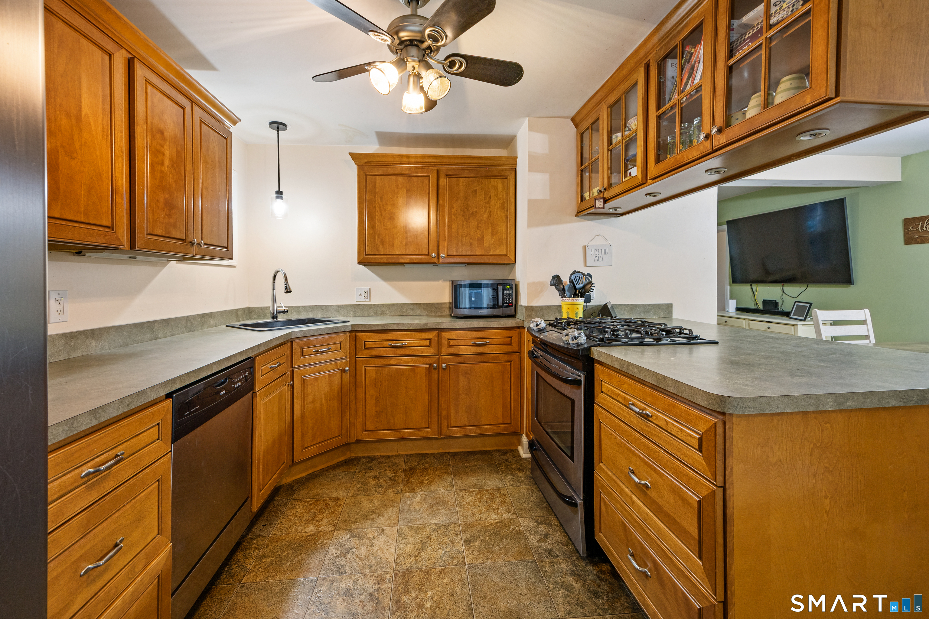 122 Chestnut Grove Road Watertown, CT 06795 - Photo 14 of 40