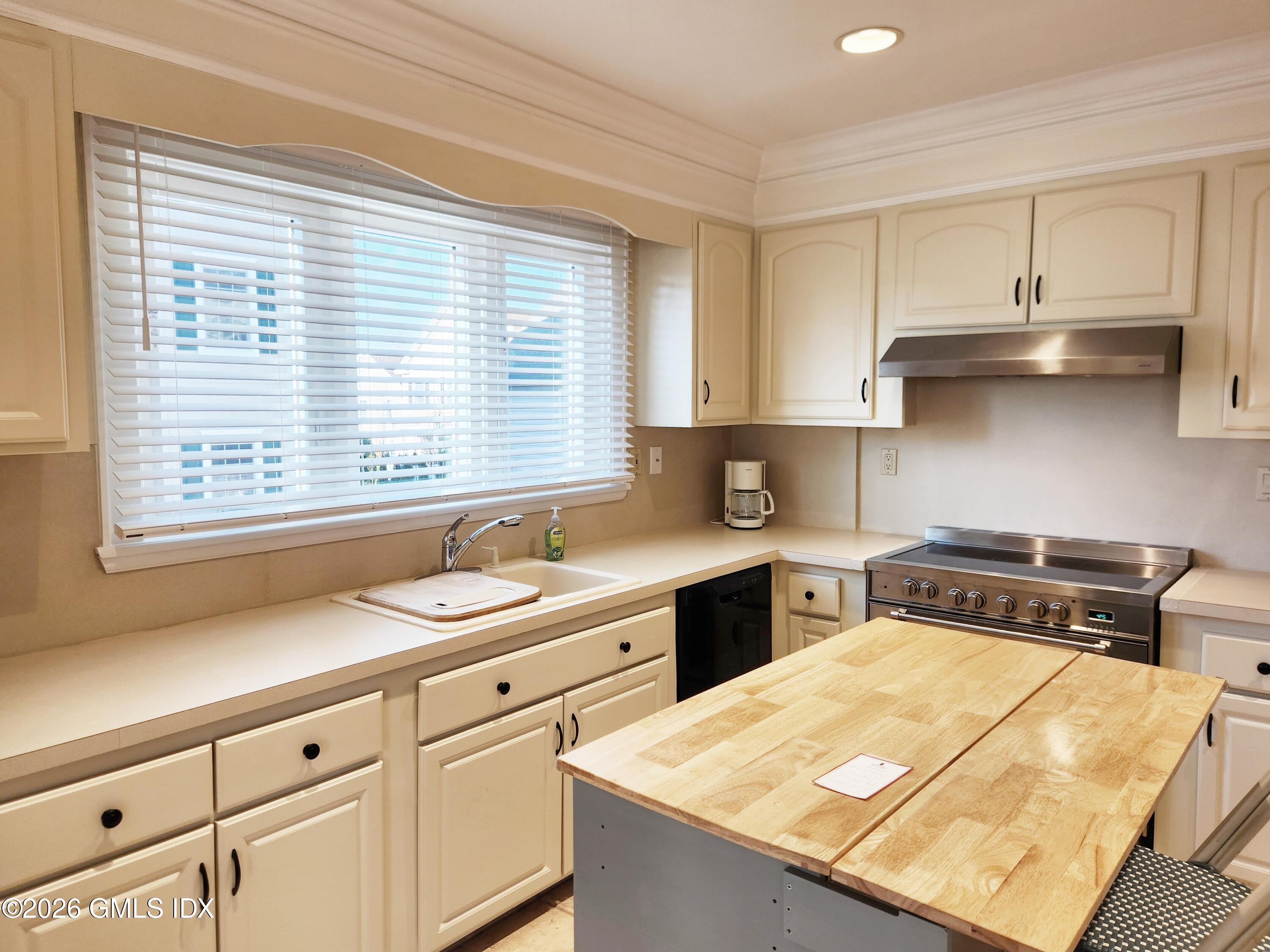 34 Harold Street Cos Cob, CT 06807 - Photo 7 of 25 20260309_165741