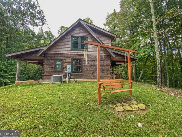 a view of a fence yard