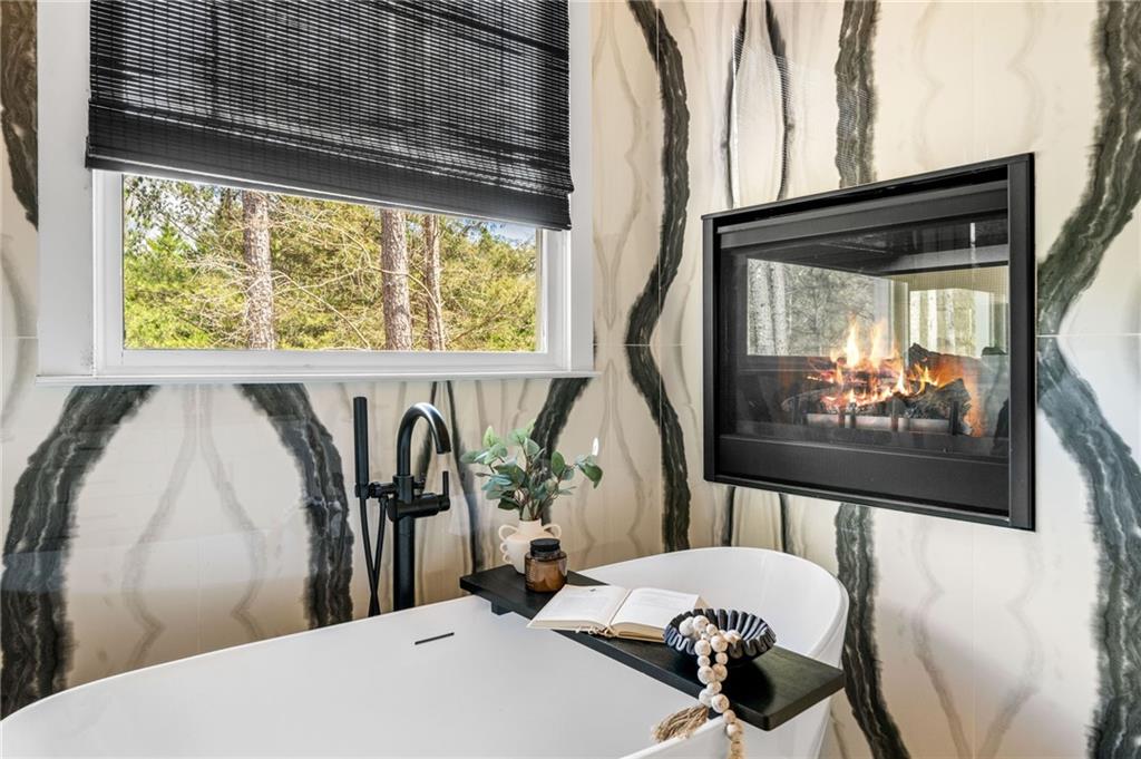 8215 Highway 81 Bethlehem, GA 30620 - Photo 29 of 60 a dining room with furniture and window