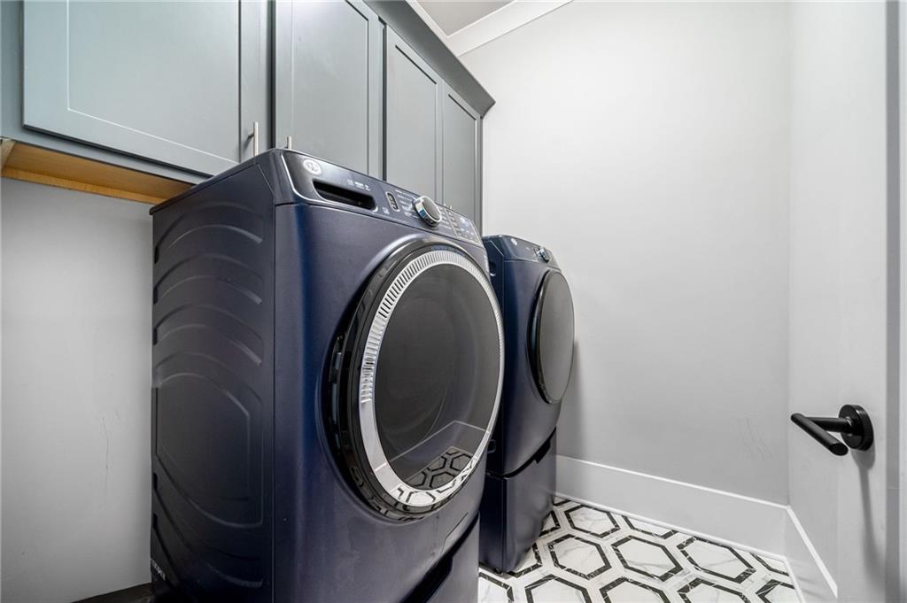 8215 Highway 81 Bethlehem, GA 30620 - Photo 29 of 57 a utility room with dryer and washer