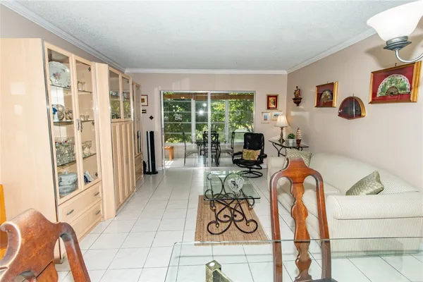 $2,500 | 5003 Northwest 35th Street, Unit 503, Lauderdale Lakes, FL 33319