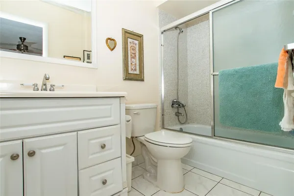$2,500 | 5003 Northwest 35th Street, Unit 503, Lauderdale Lakes, FL 33319