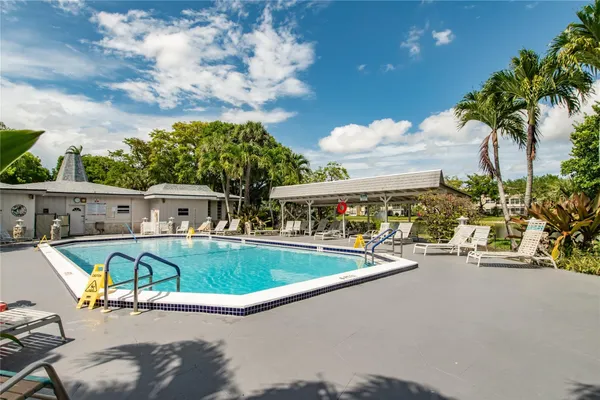 $2,500 | 5003 Northwest 35th Street, Unit 503, Lauderdale Lakes, FL 33319
