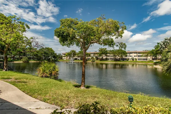 $2,500 | 5003 Northwest 35th Street, Unit 503, Lauderdale Lakes, FL 33319