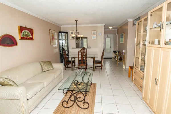 $2,500 | 5003 Northwest 35th Street, Unit 503, Lauderdale Lakes, FL 33319