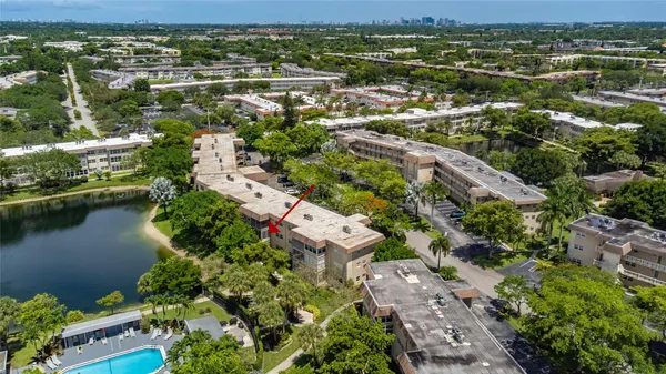 $2,500 | 5003 Northwest 35th Street, Unit 503, Lauderdale Lakes, FL 33319