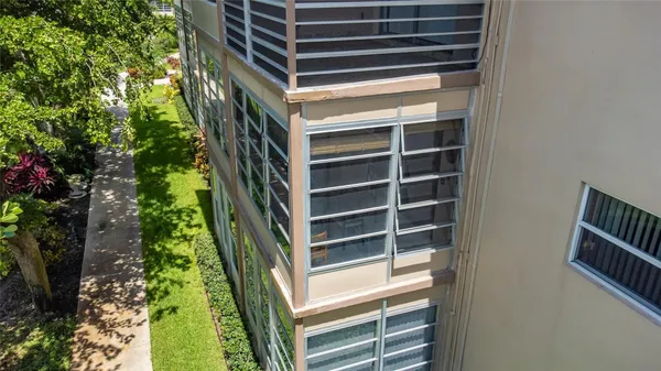 $2,500 | 5003 Northwest 35th Street, Unit 503, Lauderdale Lakes, FL 33319