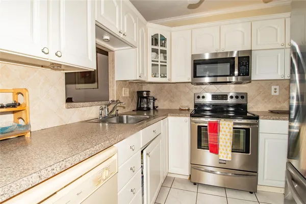 $2,500 | 5003 Northwest 35th Street, Unit 503, Lauderdale Lakes, FL 33319