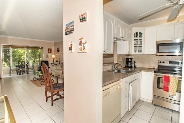 $2,500 | 5003 Northwest 35th Street, Unit 503, Lauderdale Lakes, FL 33319