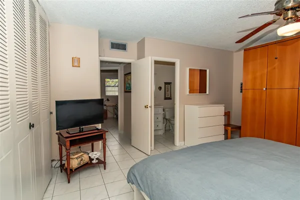 $2,500 | 5003 Northwest 35th Street, Unit 503, Lauderdale Lakes, FL 33319