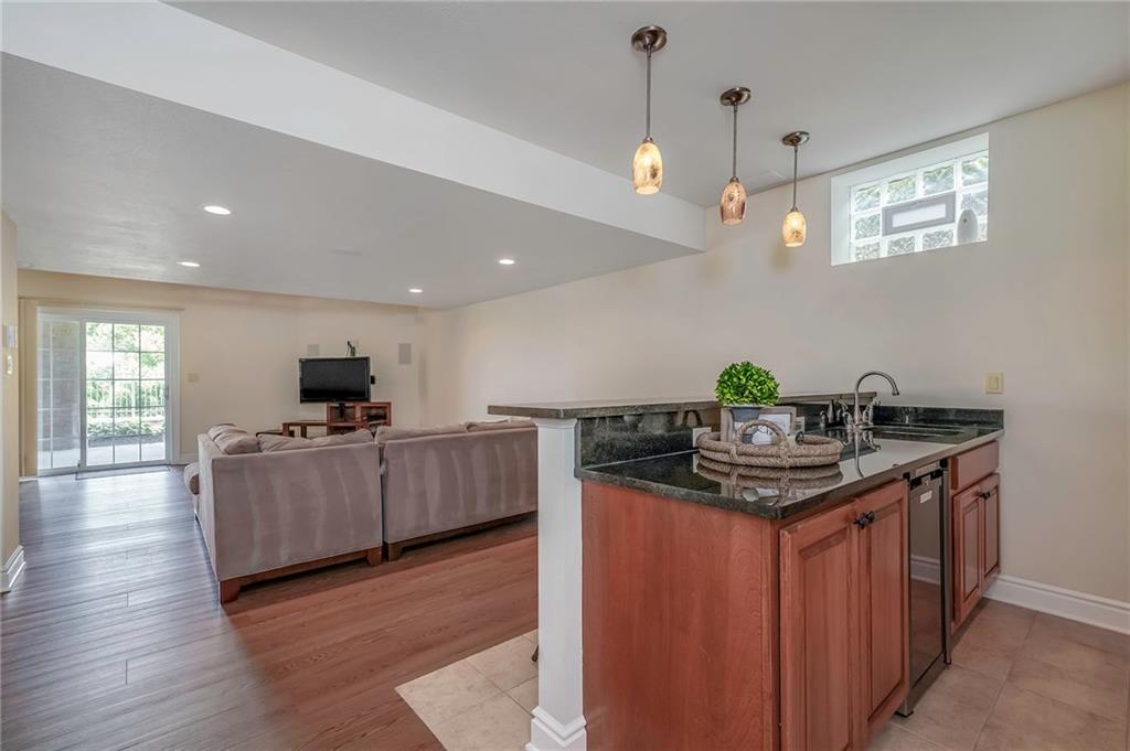 2129 John's Ridge Road Coraopolis, PA 15108 - Photo 17 of 25 Gallery Image 17