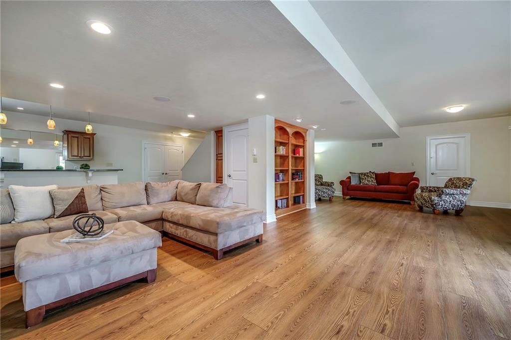 2129 John's Ridge Road Coraopolis, PA 15108 - Photo 18 of 25 Gallery Image 18