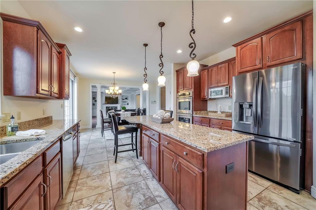 2129 John's Ridge Road Coraopolis, PA 15108 - Photo 4 of 25 Gallery Image 4