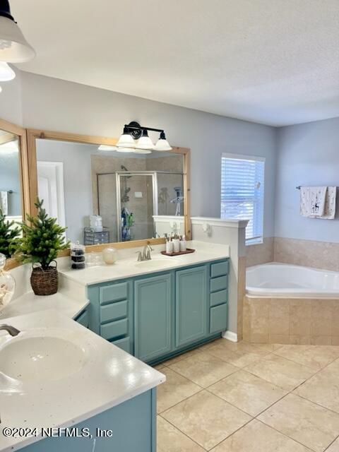3949 Ringneck Drive Jacksonville, FL 32226 - Photo 10 of 16 a bathroom with a tub sink and mirror