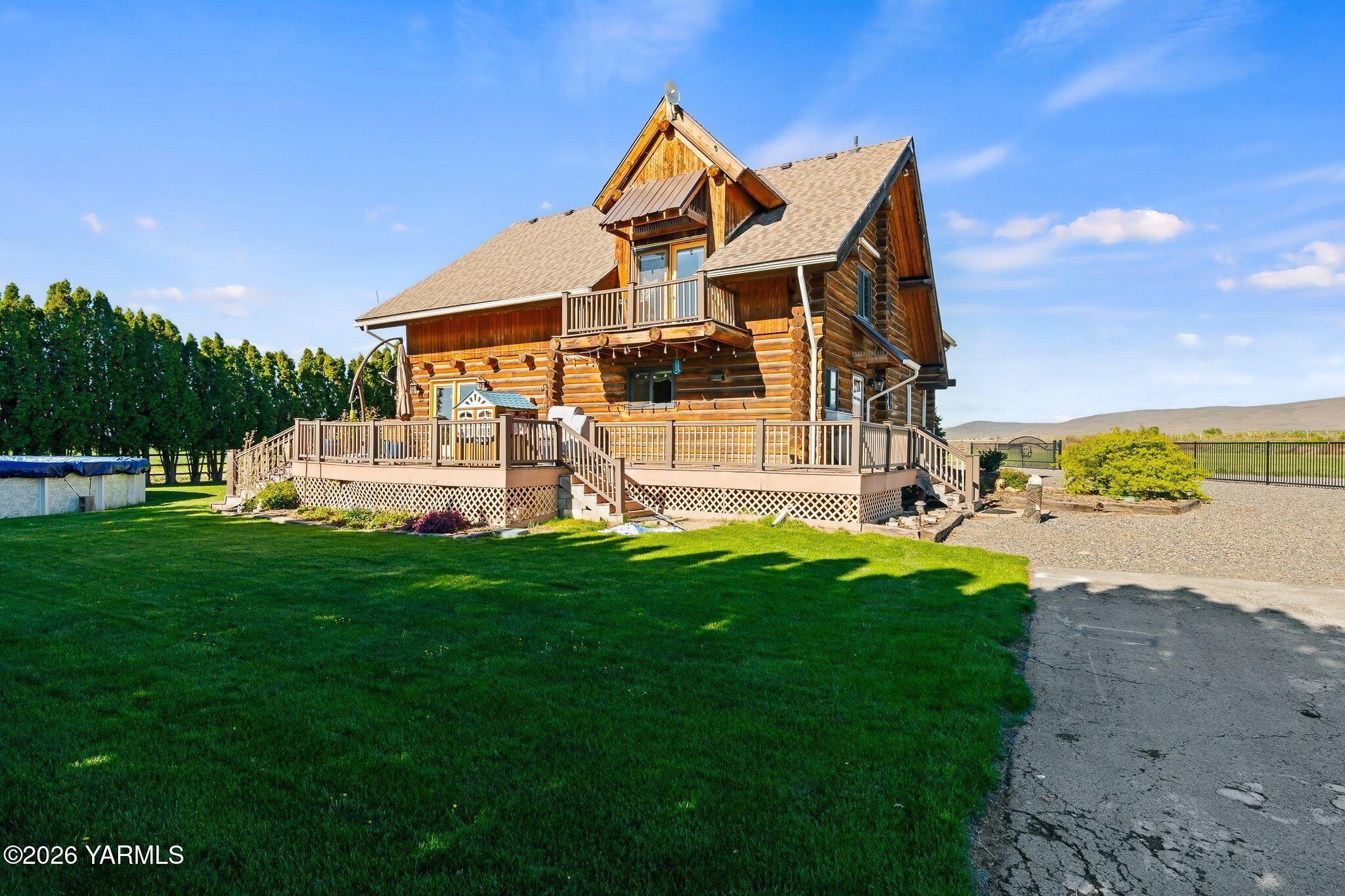 2550 Kays Road Wapato, WA 98951 - Photo 42 of 52 a front view of a house with a yard