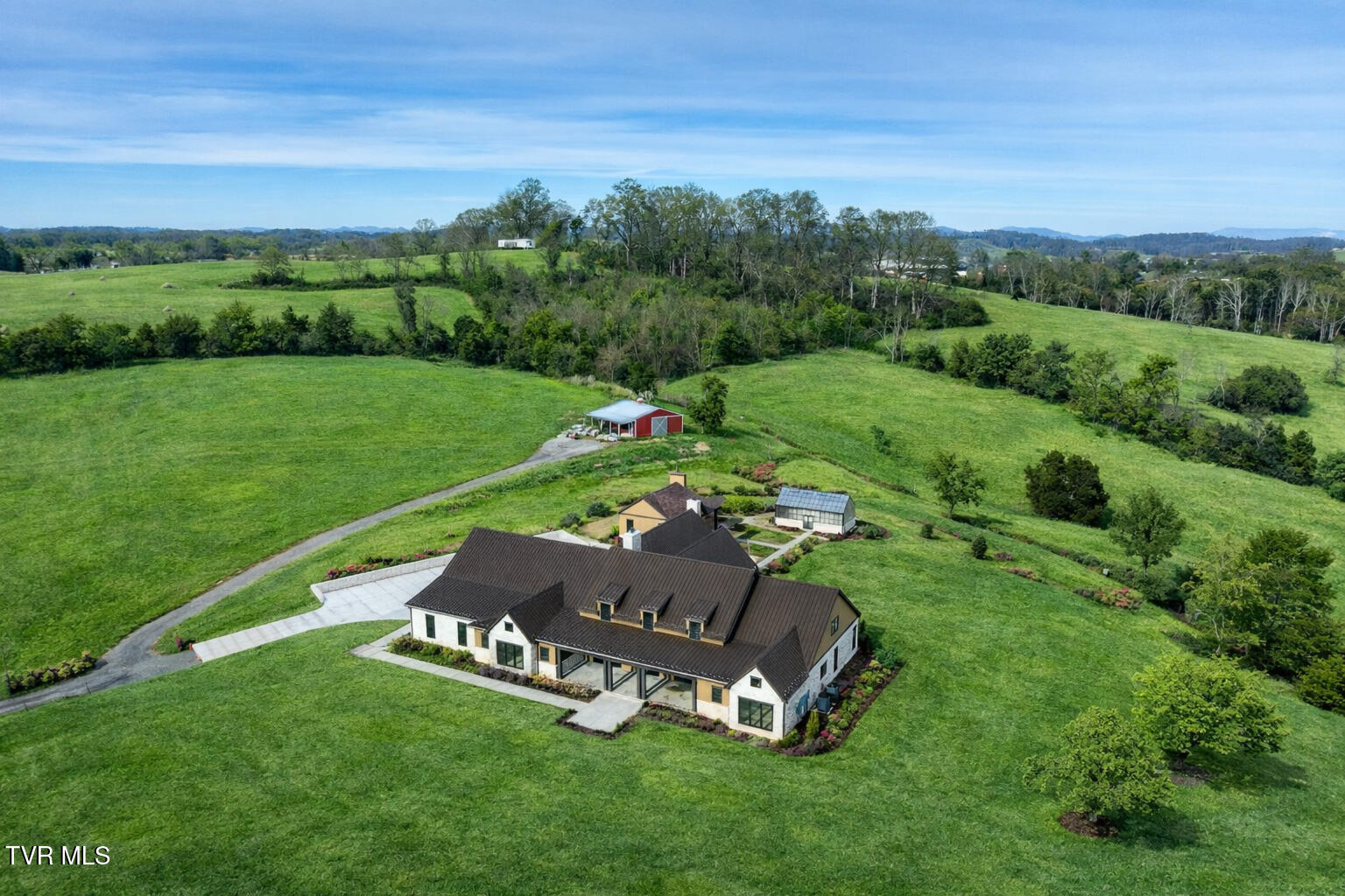 18213 Old Jonesboro Road Bristol, VA 24202 - Photo 12 of 75 Old Jboro Grass Exterior Gunit-12