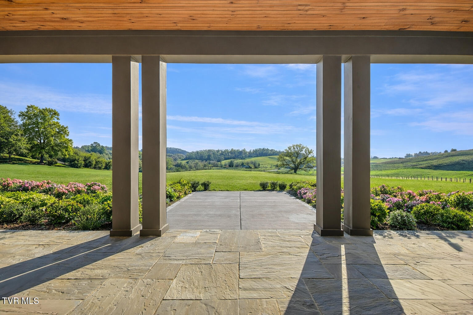 18213 Old Jonesboro Road Bristol, VA 24202 - Photo 15 of 75 Old Jboro Grass Exterior Gunit-2