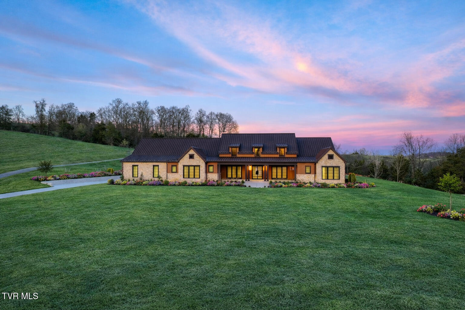 18213 Old Jonesboro Road Bristol, VA 24202 - Photo 4 of 75 Old Jboro Grass Exterior Gunit-6