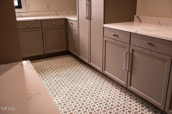 $5,555,555 | 18213 Old Jonesboro Road, Bristol, VA 24202