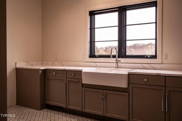 $5,555,555 | 18213 Old Jonesboro Road, Bristol, VA 24202