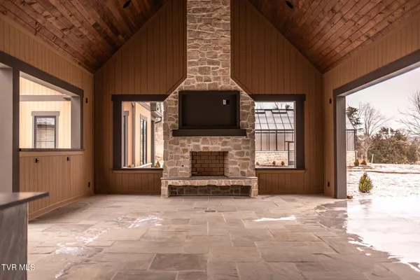 $5,555,555 | 18213 Old Jonesboro Road, Bristol, VA 24202