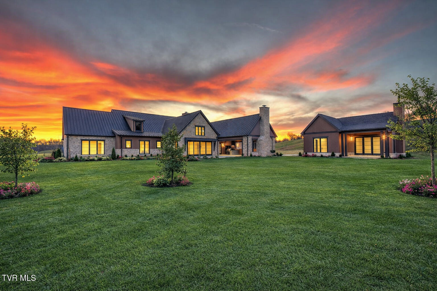 18213 Old Jonesboro Road Bristol, VA 24202 - Photo 6 of 75 Old Jboro Grass Exterior Gunit-15