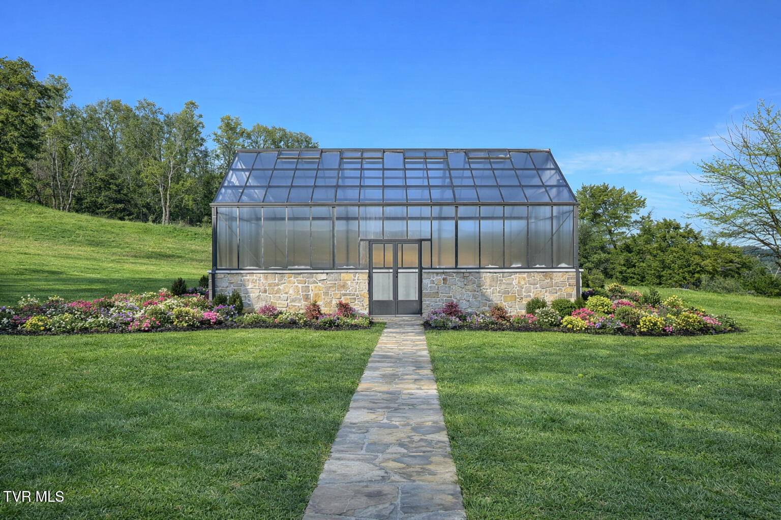 18213 Old Jonesboro Road Bristol, VA 24202 - Photo 66 of 75 Old Jboro Grass Exterior Gunit