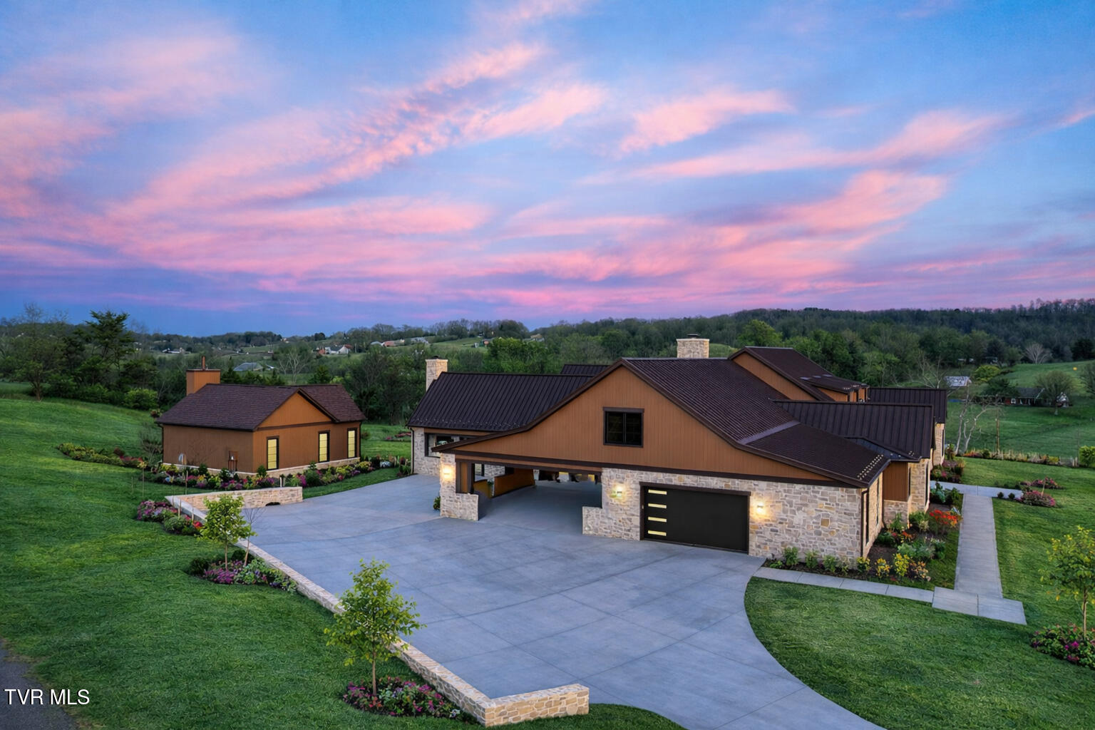 18213 Old Jonesboro Road Bristol, VA 24202 - Photo 68 of 75 Old Jboro Grass Exterior Gunit-7