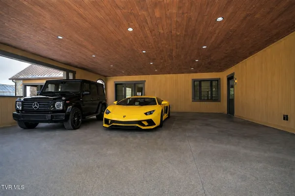 $5,555,555 | 18213 Old Jonesboro Road, Bristol, VA 24202