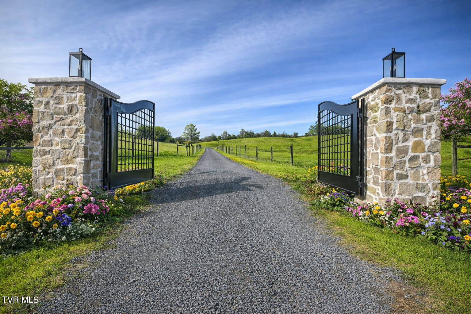 18213 Old Jonesboro Road Bristol, VA 24202 - Photo 9 of 75 Old Jboro Grass Exterior GUnit-24