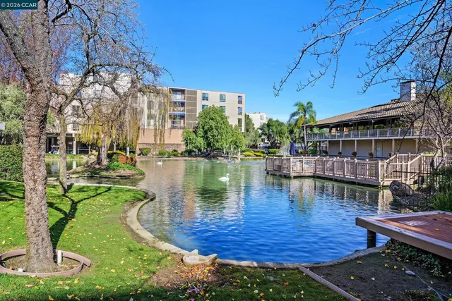 $424,900 | 420 North Civic Drive, Unit 403, Walnut Creek, CA 94596