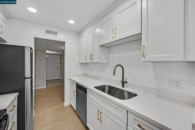 $424,900 | 420 North Civic Drive, Unit 403, Walnut Creek, CA 94596