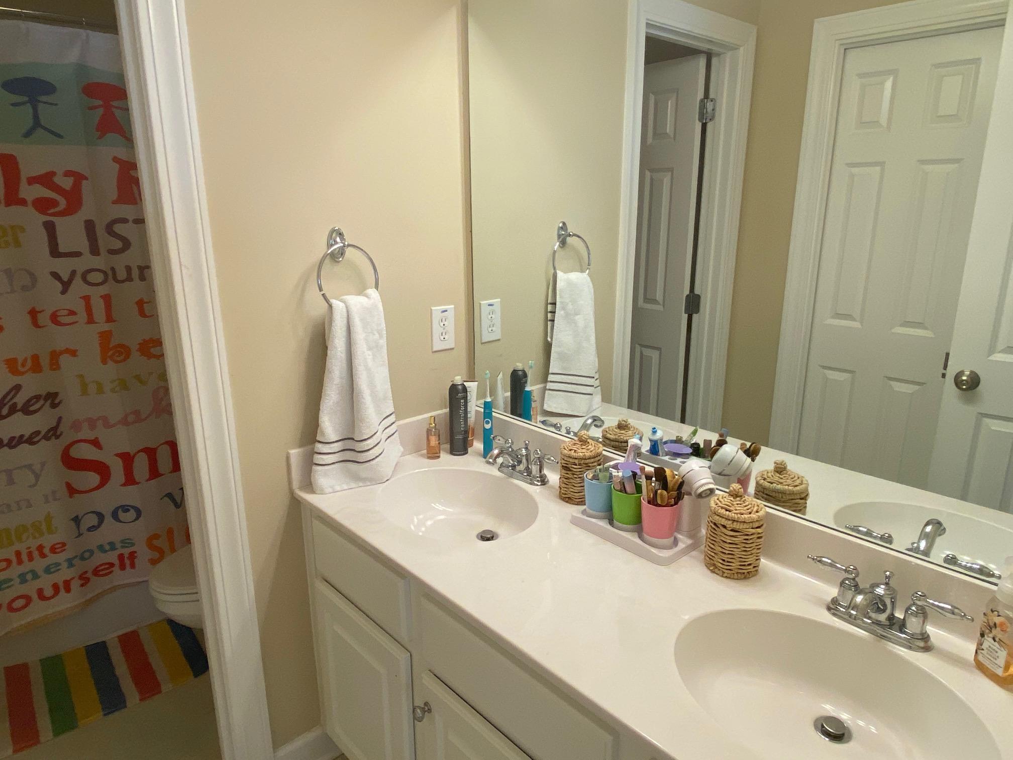 1444 Clancy Road Mount Pleasant, SC 29466 - Photo 16 of 33 Upstairs Hall Bath