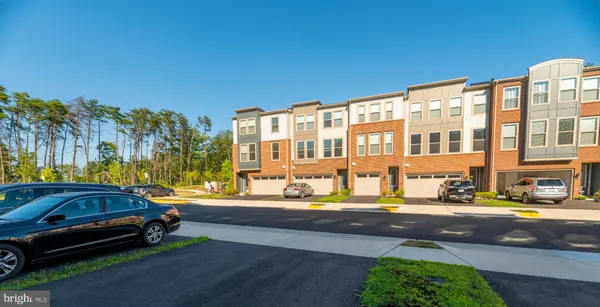 $3,350 | 42409 Dogwood Square, Sterling, VA 20166