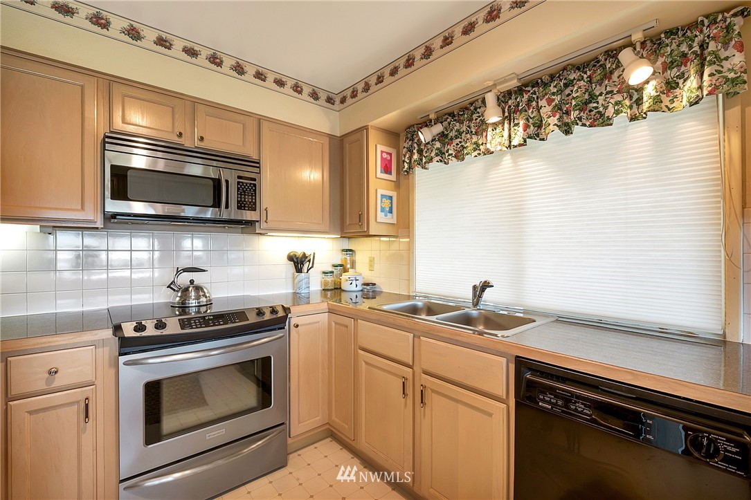5557 Salish Road Blaine, WA 98230 - Photo 9 of 25 Gallery Image 9