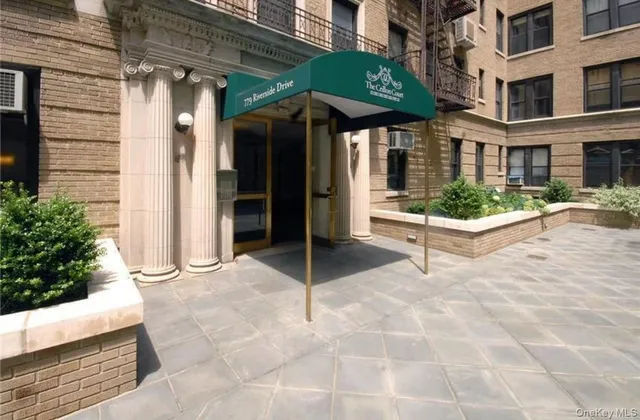 a view of a multi story building