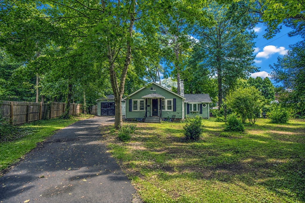 33 Plumtree Road Springfield, MA 01118 - Photo 4 of 29 Gallery Image 4