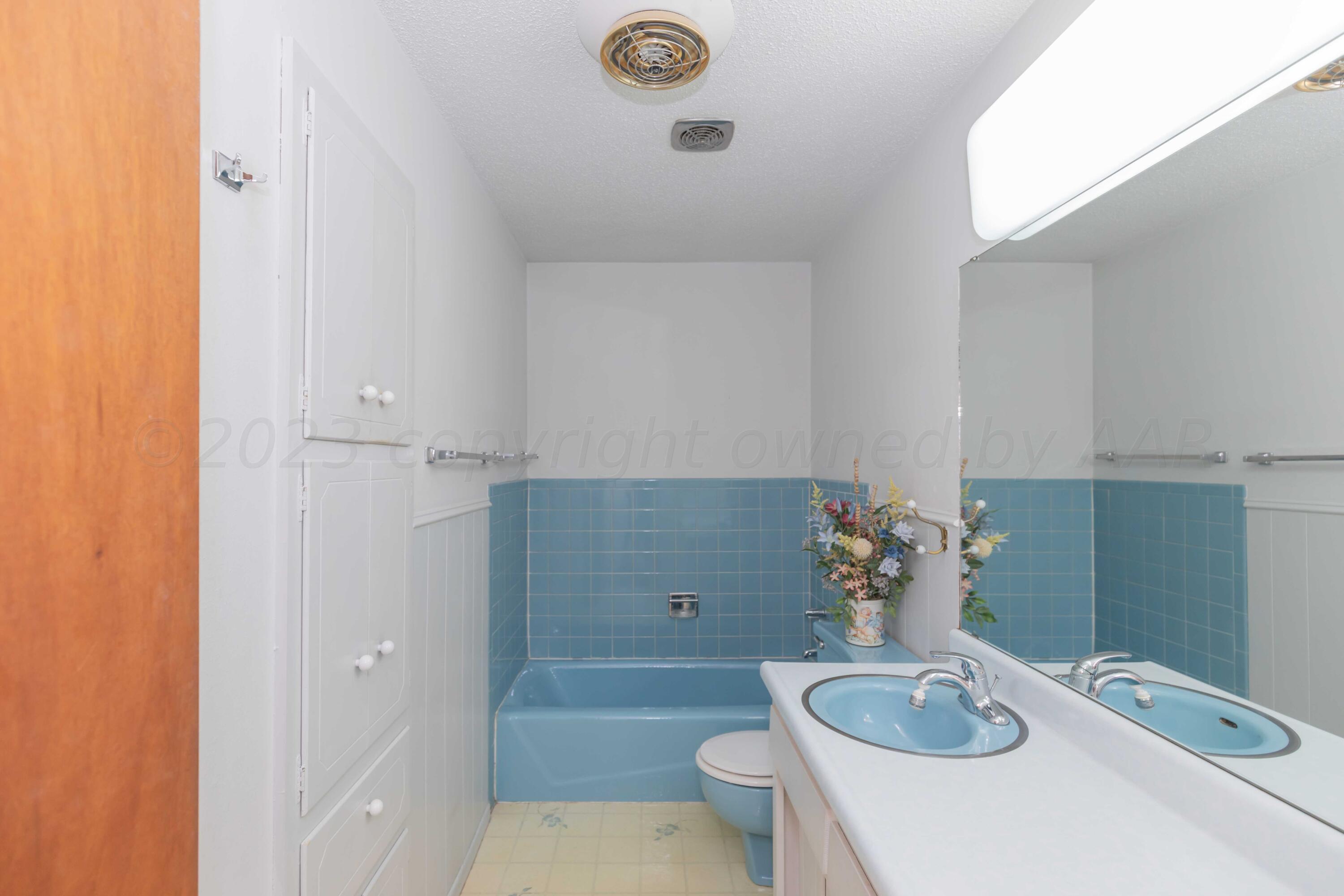 2819 Armand Street Amarillo, TX 79110 - Photo 27 of 42 BATHROOM 2 VIEW 1
