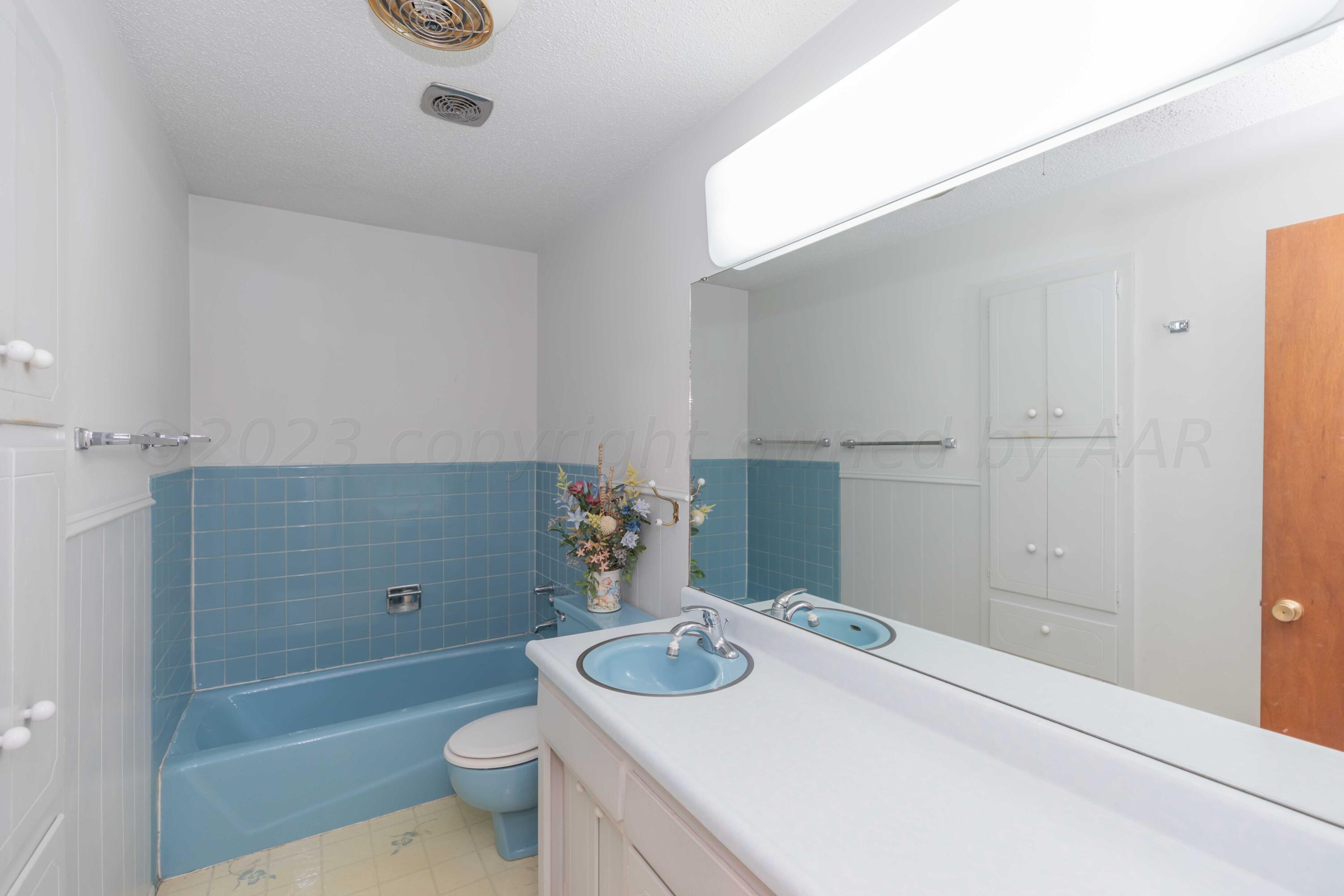 2819 Armand Street Amarillo, TX 79110 - Photo 29 of 42 BATHROOM 2 VIEW 3