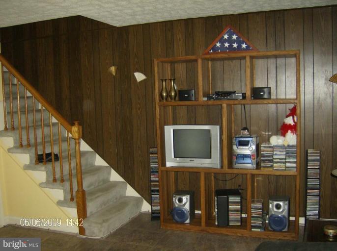 2138 Vailthorn Road Middle River, MD 21220 - Photo 6 of 21 Living Room #3