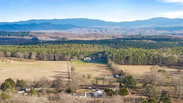 $635,000 | 1535 Hughes Lake Road Southeast, Cleveland, TN 37323