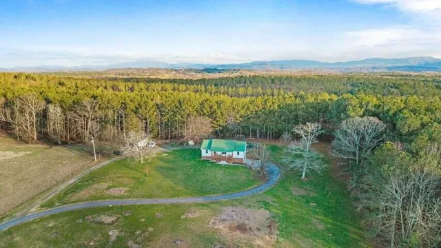 $635,000 | 1535 Hughes Lake Road Southeast, Cleveland, TN 37323