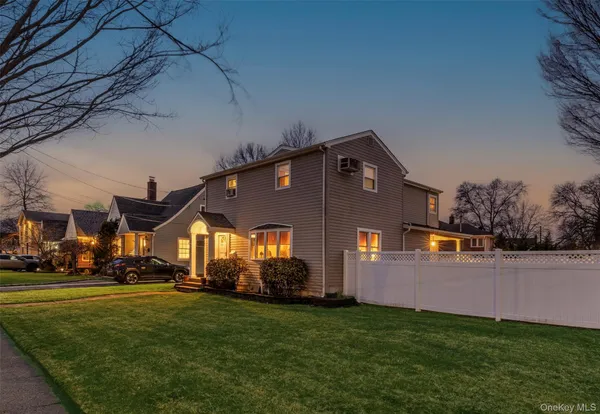 $819,000 | 2632 Montauk Avenue, Merrick, NY 11566