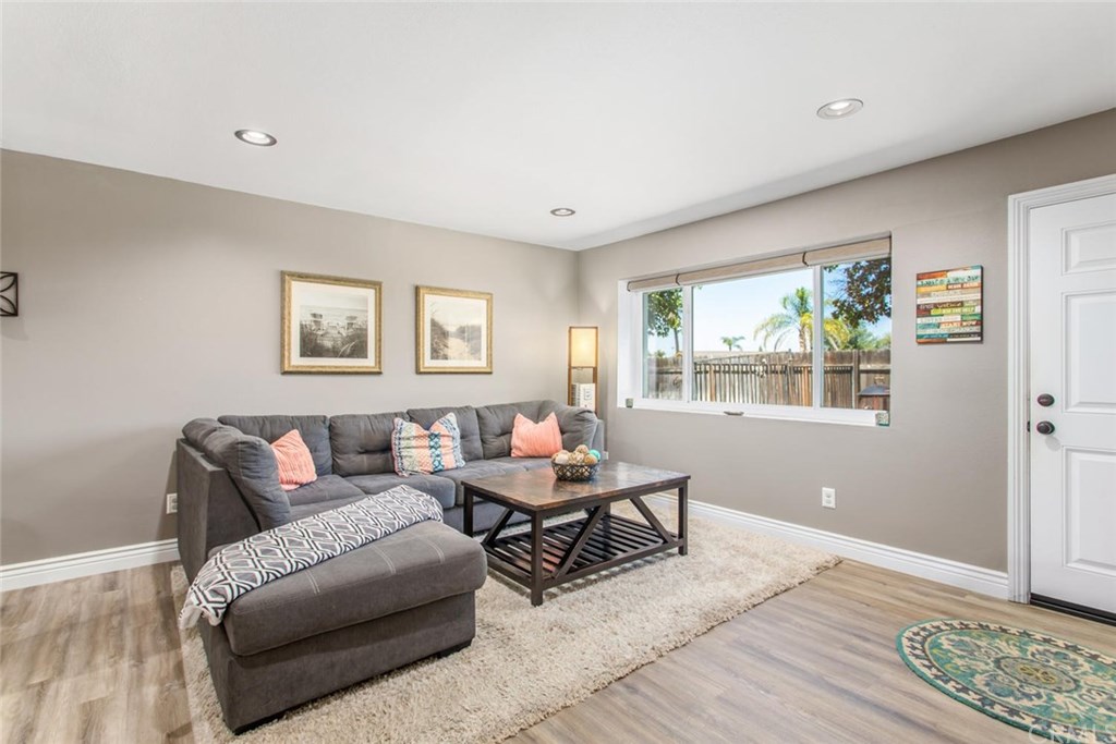 2745 Westridge Road Riverside, CA 92506 - Photo 3 of 29